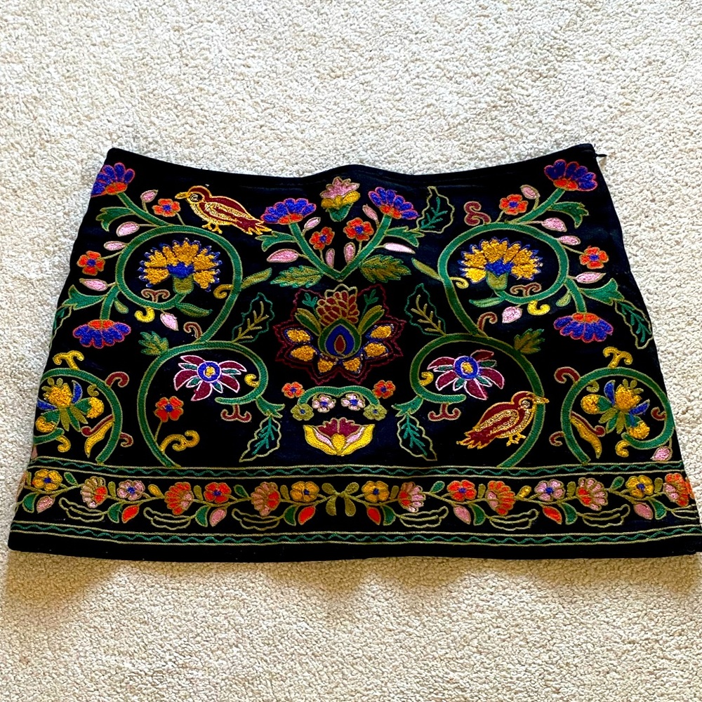 🌼 Embroidered Mini Skirt 🌼